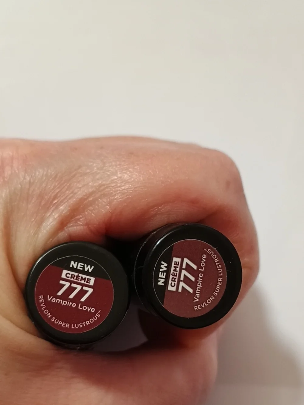 2 x Revlon Super Lustrous Creme Lipstick, 777 Vampire Love